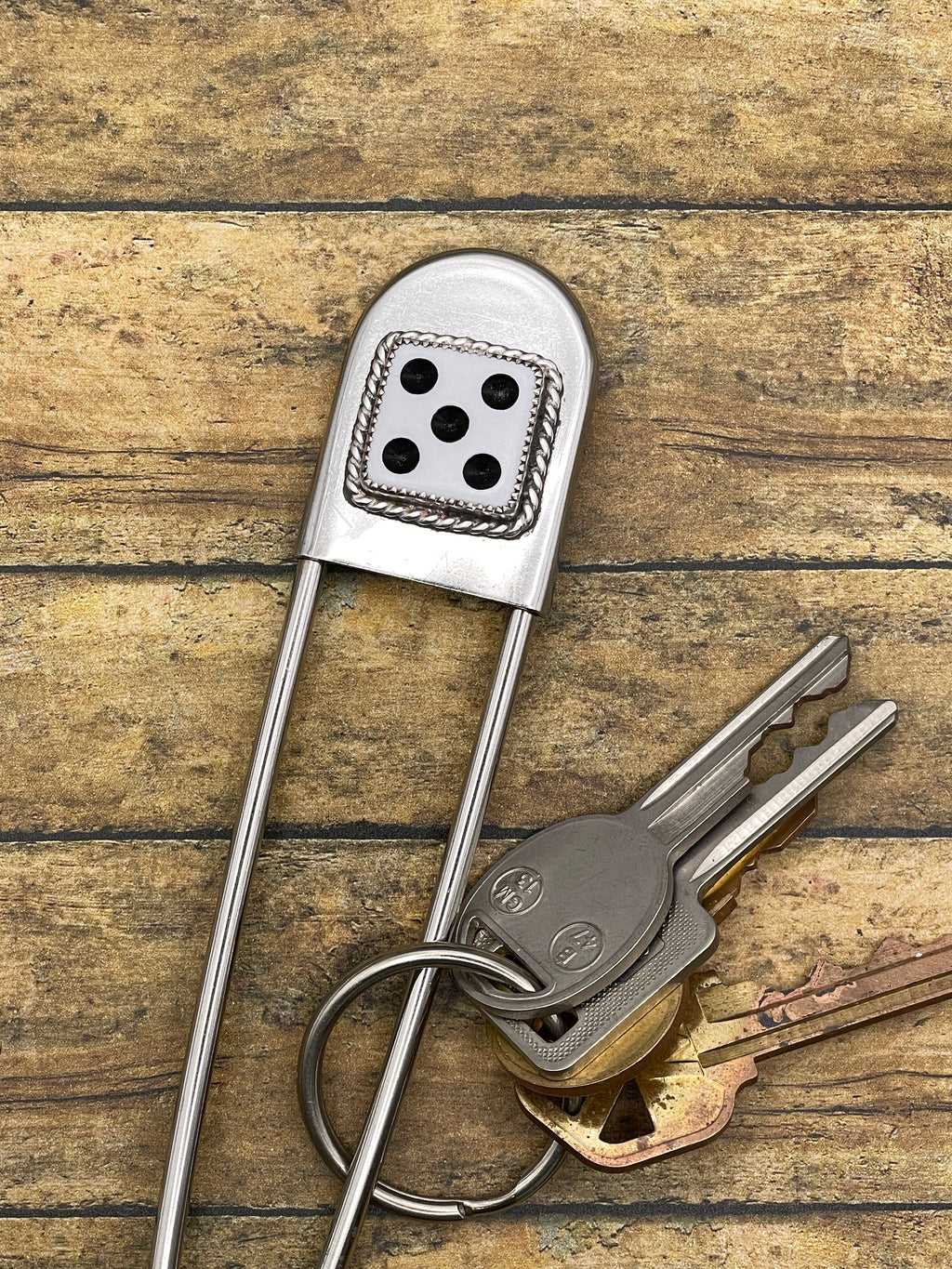 Zen-Jumbo Safety Pin Keychain with White Dice #5