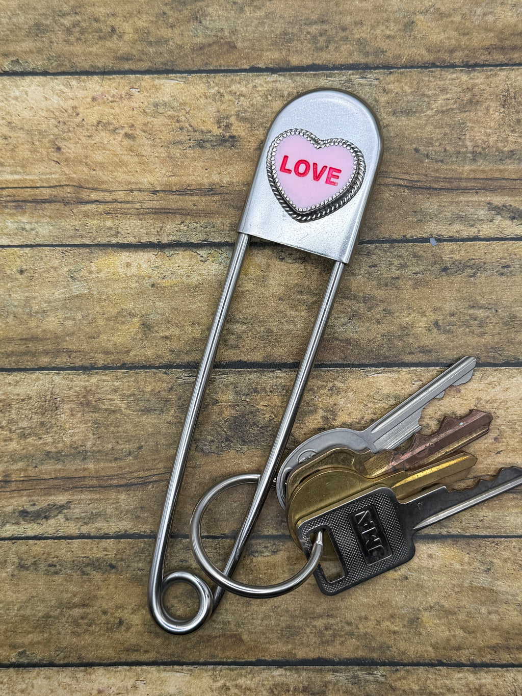 Minnie – Pink LOVE Candy Heart Jumbo Safety Pin Keychain | Handmade Jewelry