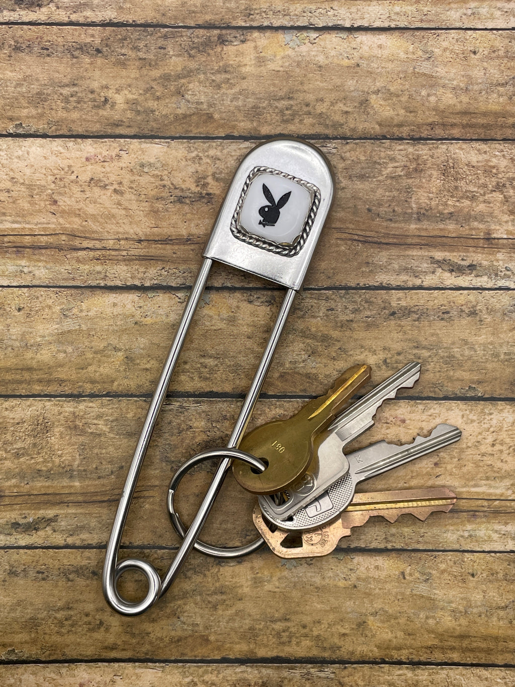 Payton-Jumbo Safety Pin with White Playboy Dice