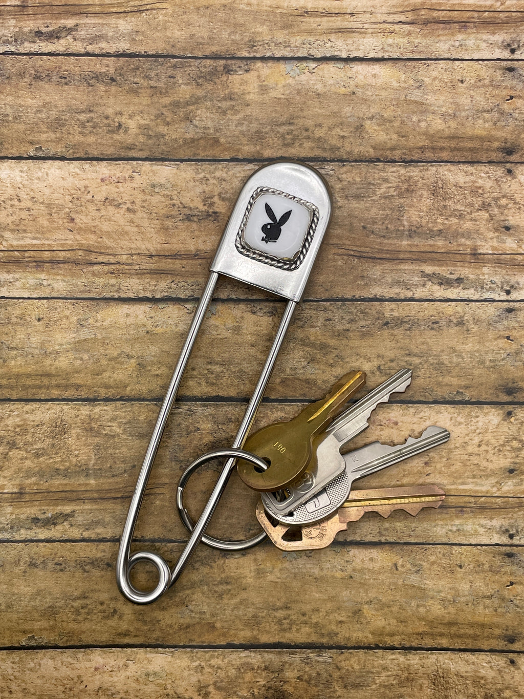 Payton-Jumbo Safety Pin with White Playboy Dice