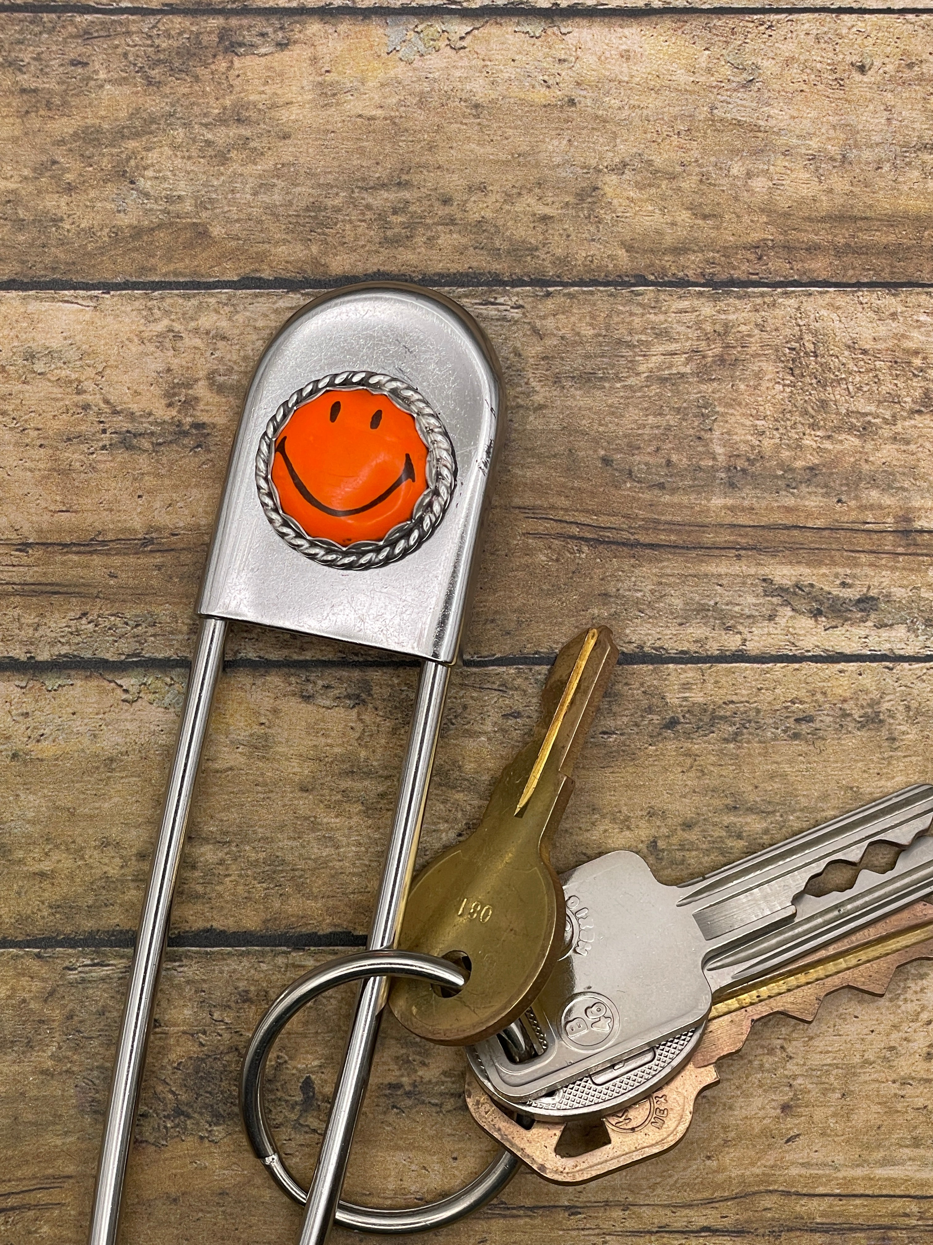 Maisy-Jumbo Safety Pin Keychain with Orange Smiley Face Vintage Button