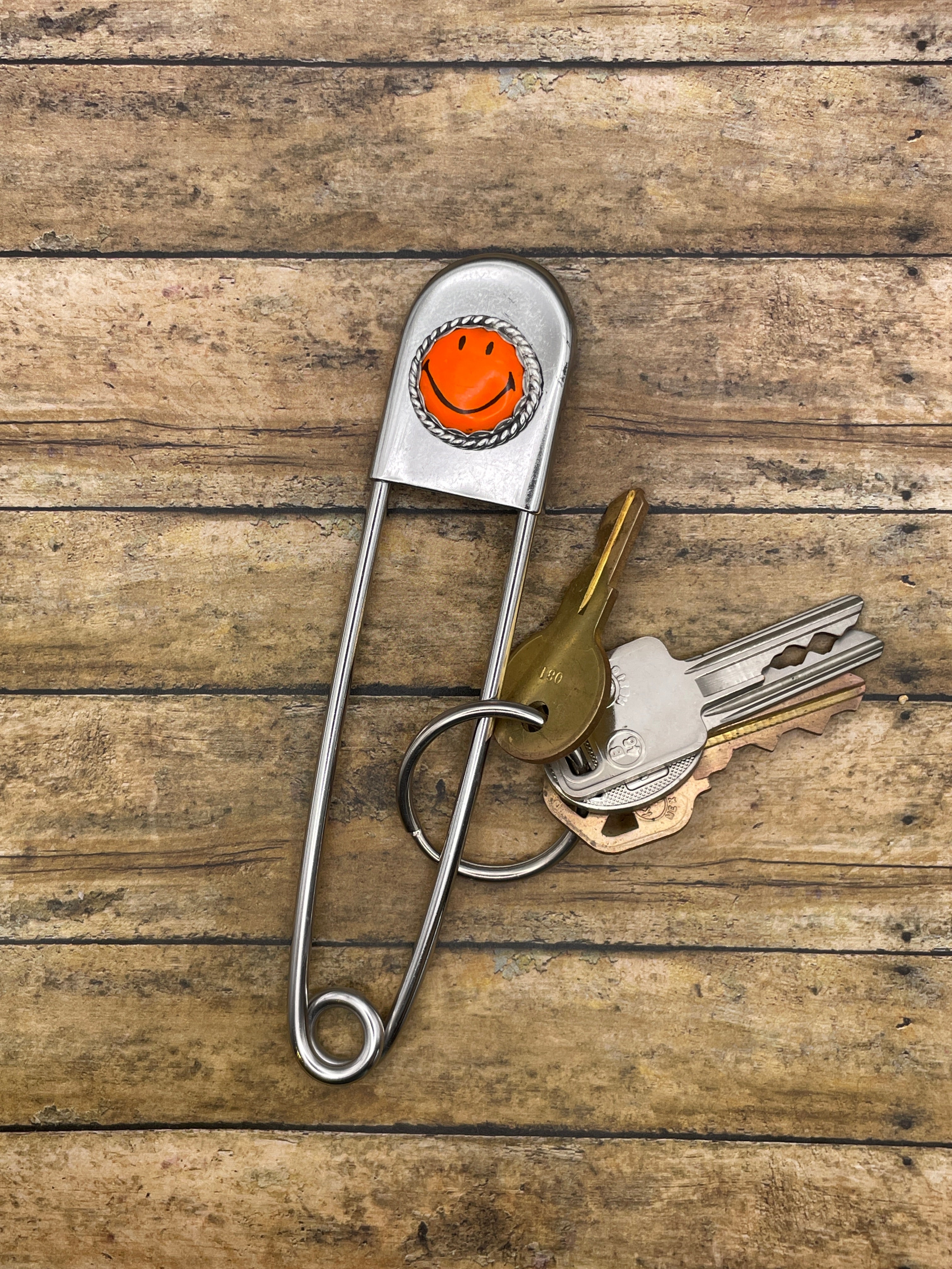 Maisy-Jumbo Safety Pin Keychain with Orange Smiley Face Vintage Button