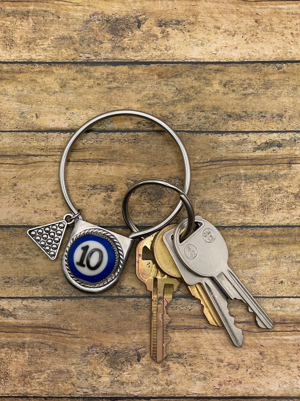 Sammie-Round Safety Pin Keychain with Billiard Ball #10 Detail