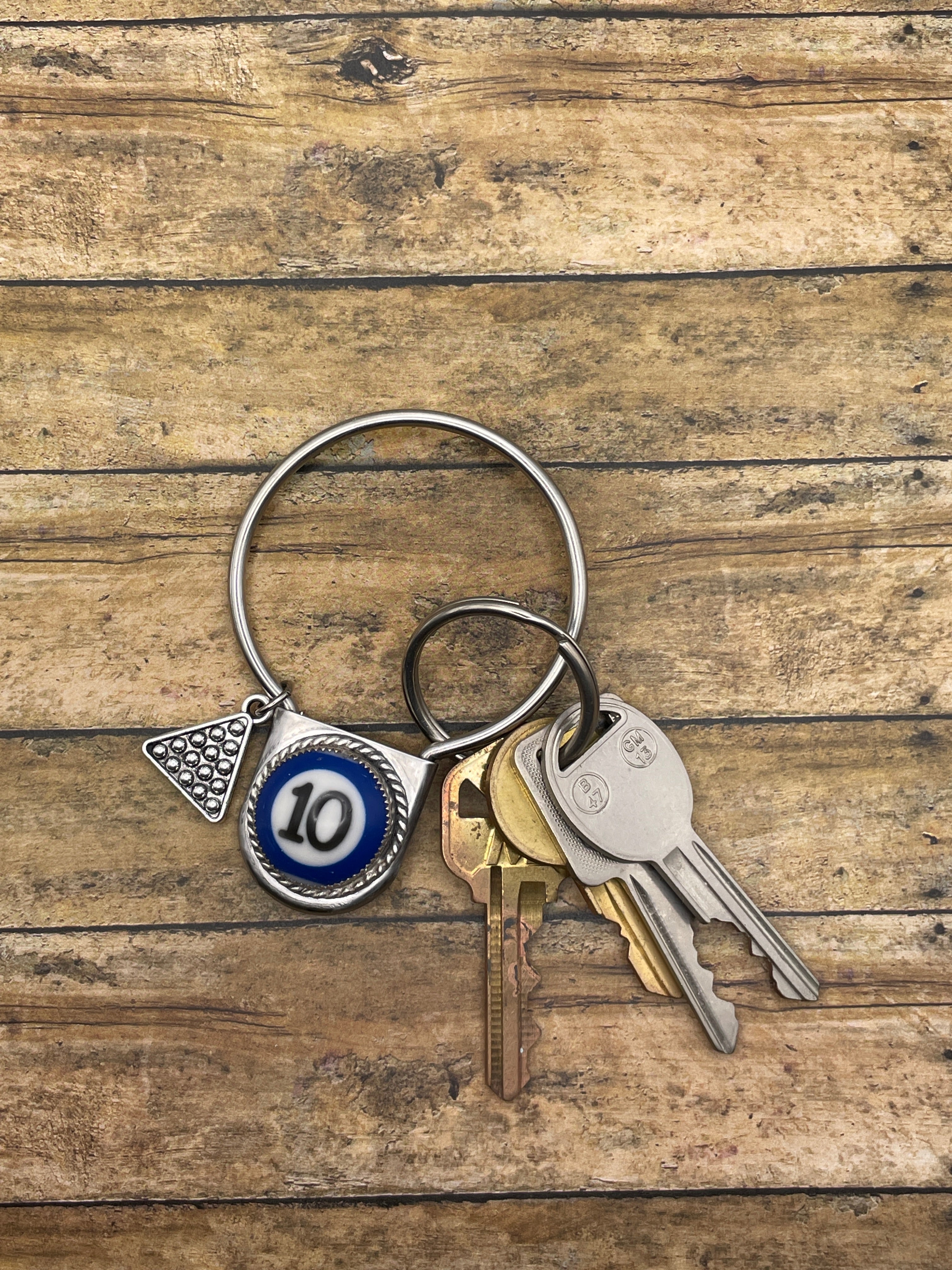 Sammie-Round Safety Pin Keychain with Billiard Ball #10 Detail
