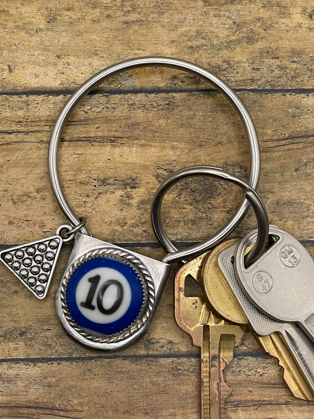 Sammie-Round Safety Pin Keychain with Billiard Ball #10 Detail