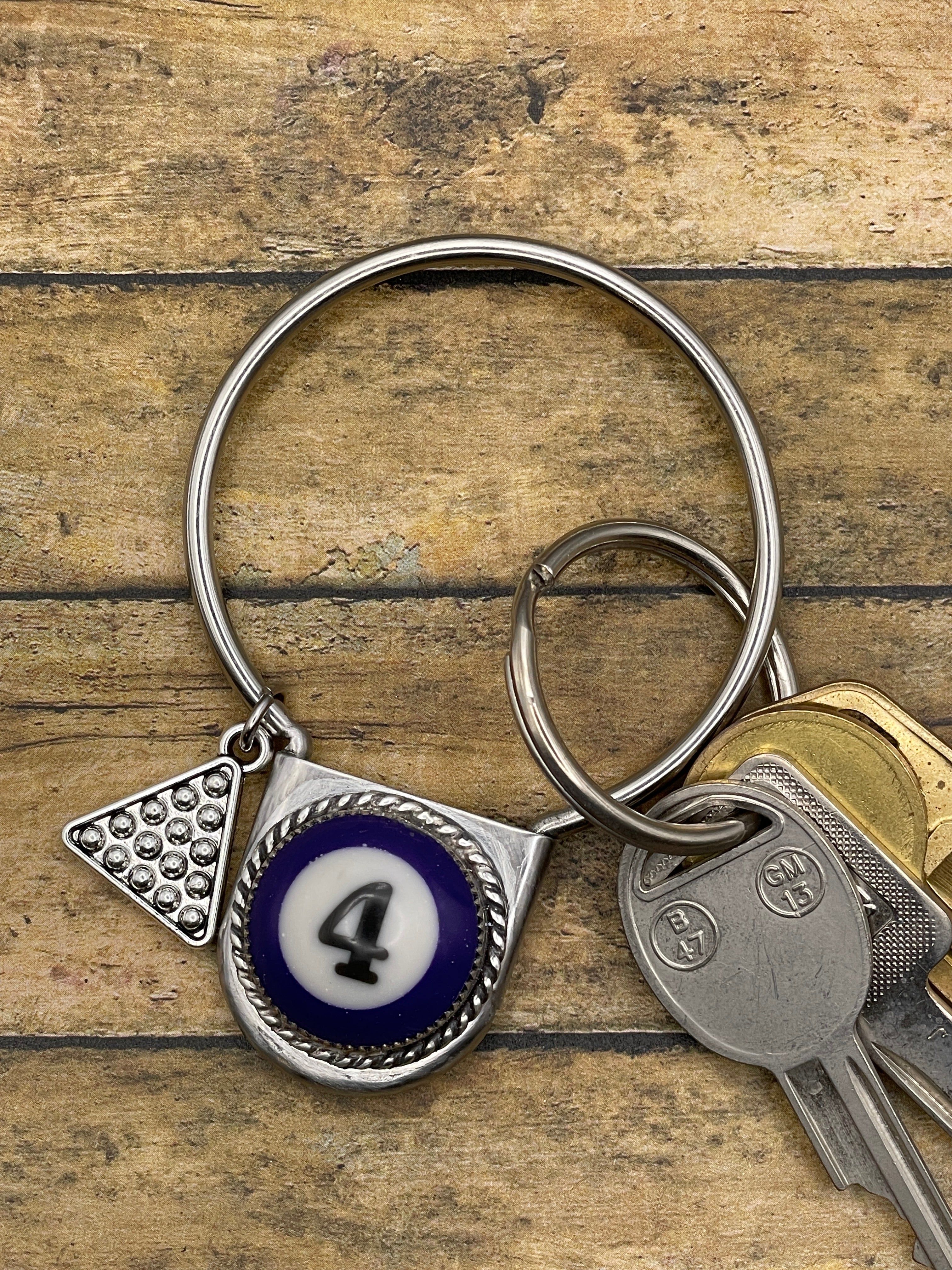 Selma-Round Safety Pin Keychain with Billiard Ball #4 Detail