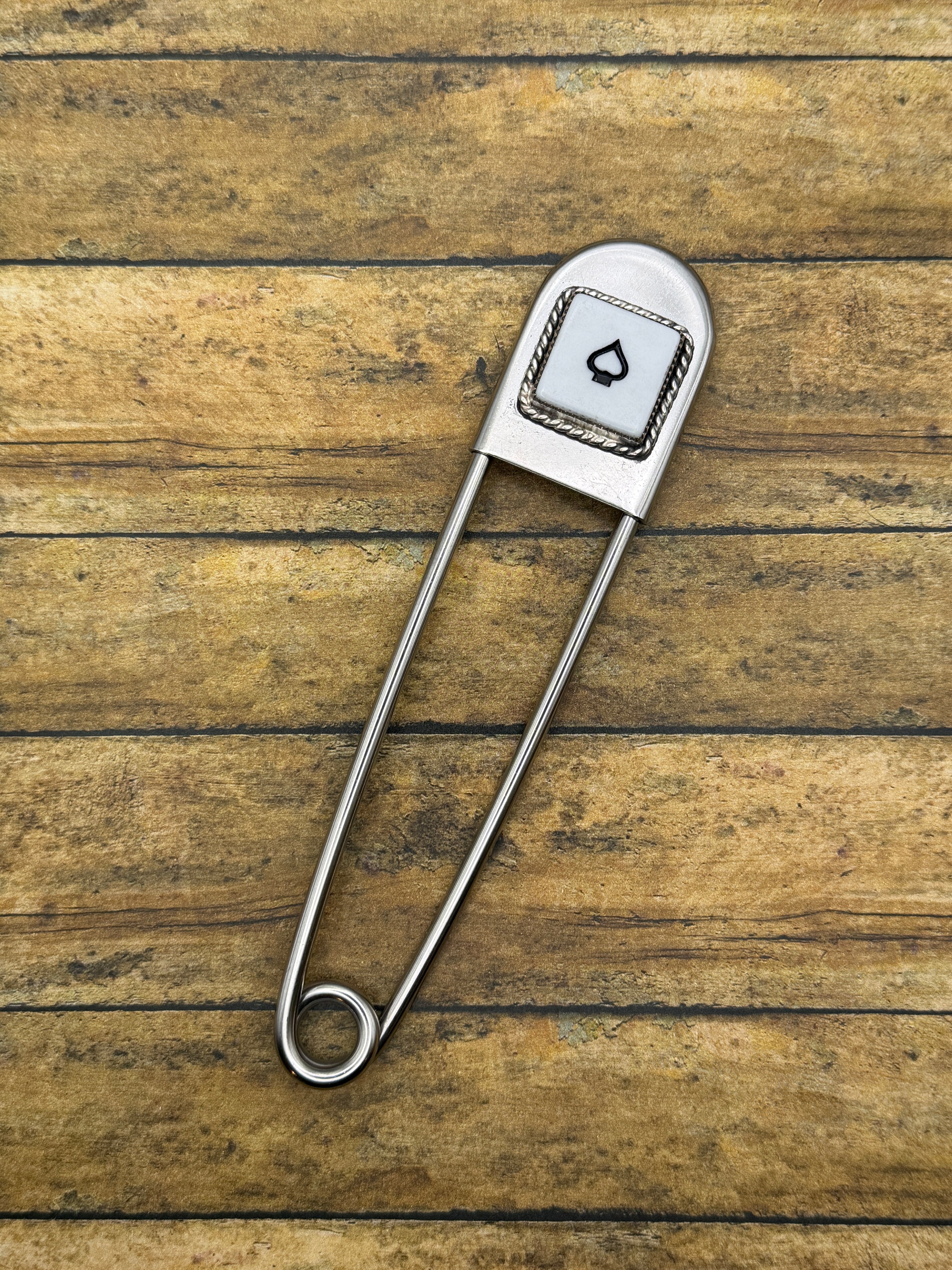 Lloyd-Jumbo Safety Pin with Spade Poker Dice
