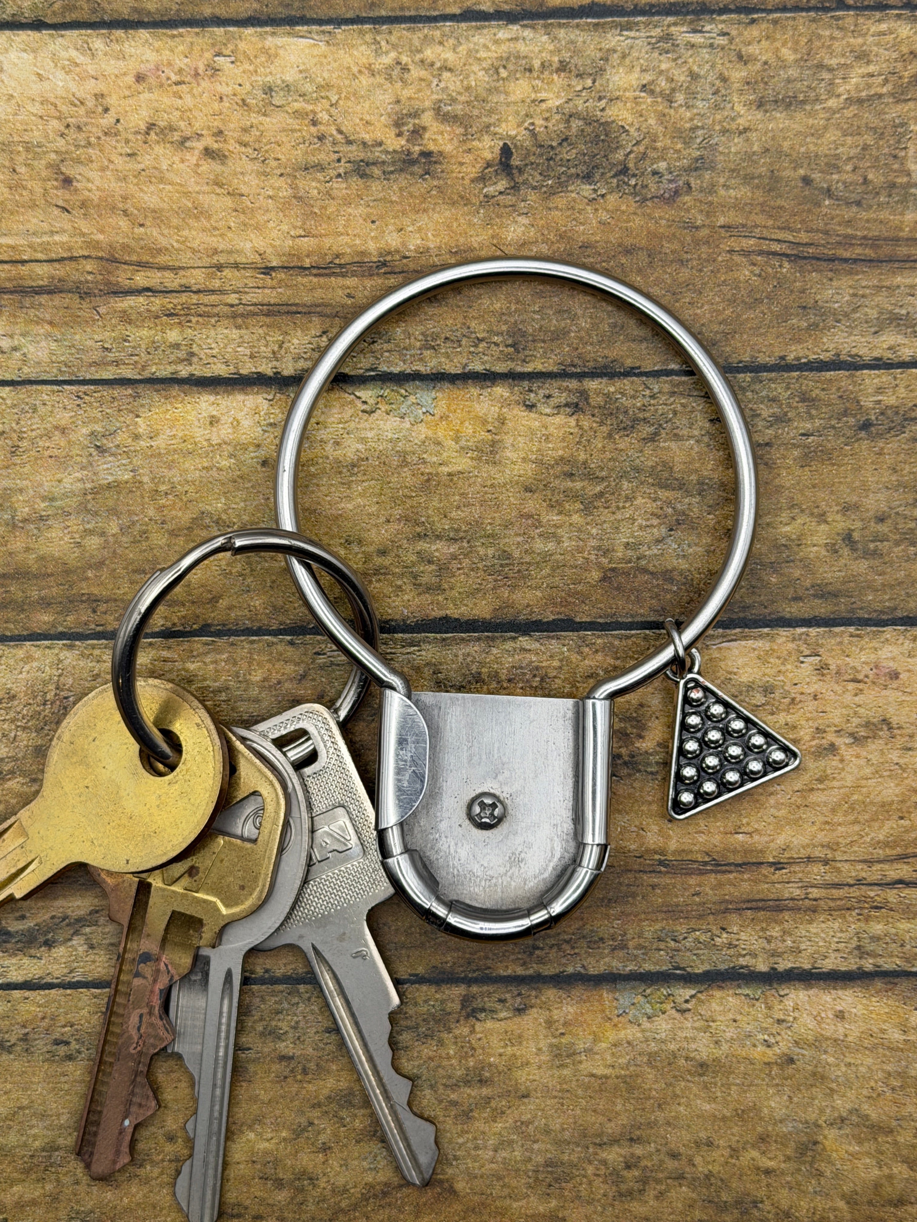 Sirius-Round Safety Pin Keychain with Billiard Ball #13 Detail