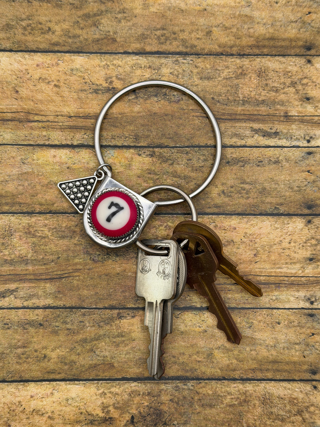 Silvia-Round Safety Pin Keychain with Billiard Ball Lucky #7 Detail