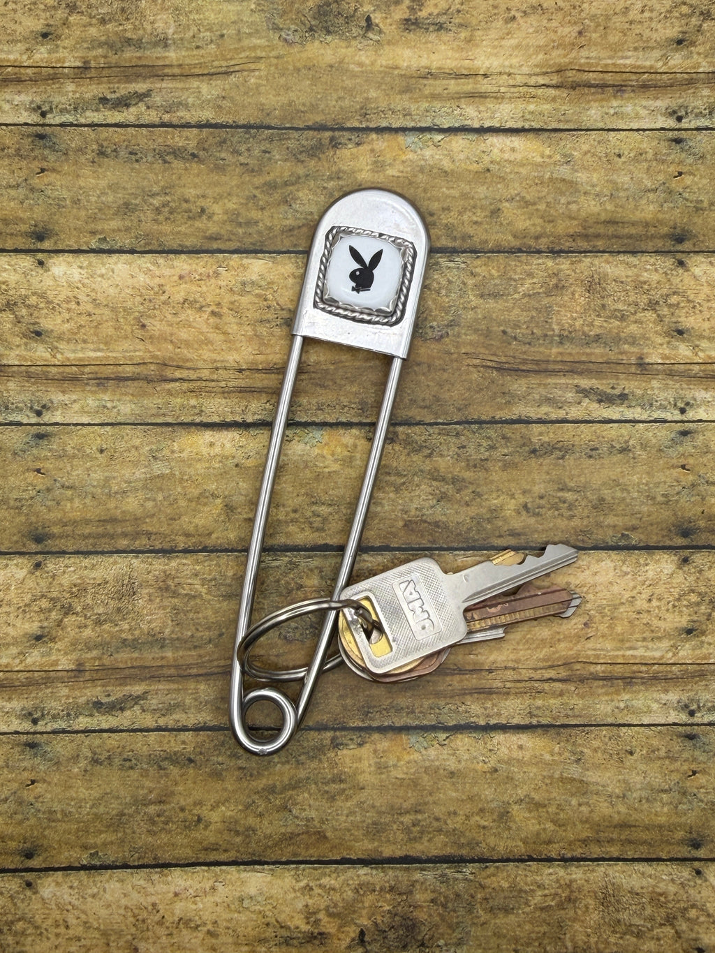 Payton-Jumbo Safety Pin with White Playboy Dice