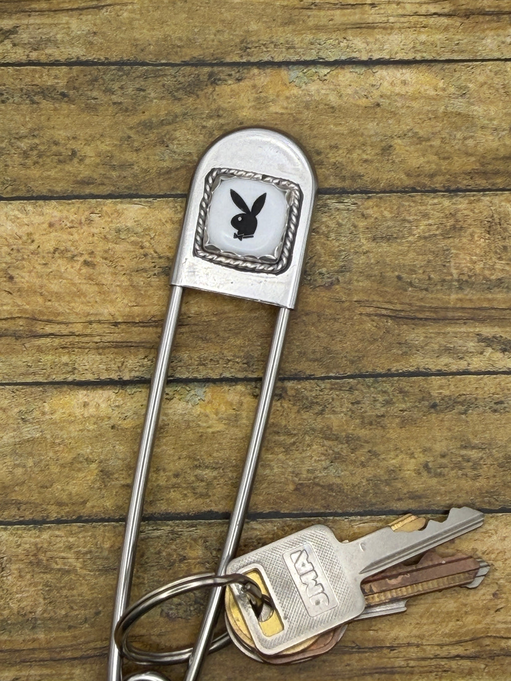 Payton-Jumbo Safety Pin with White Playboy Dice