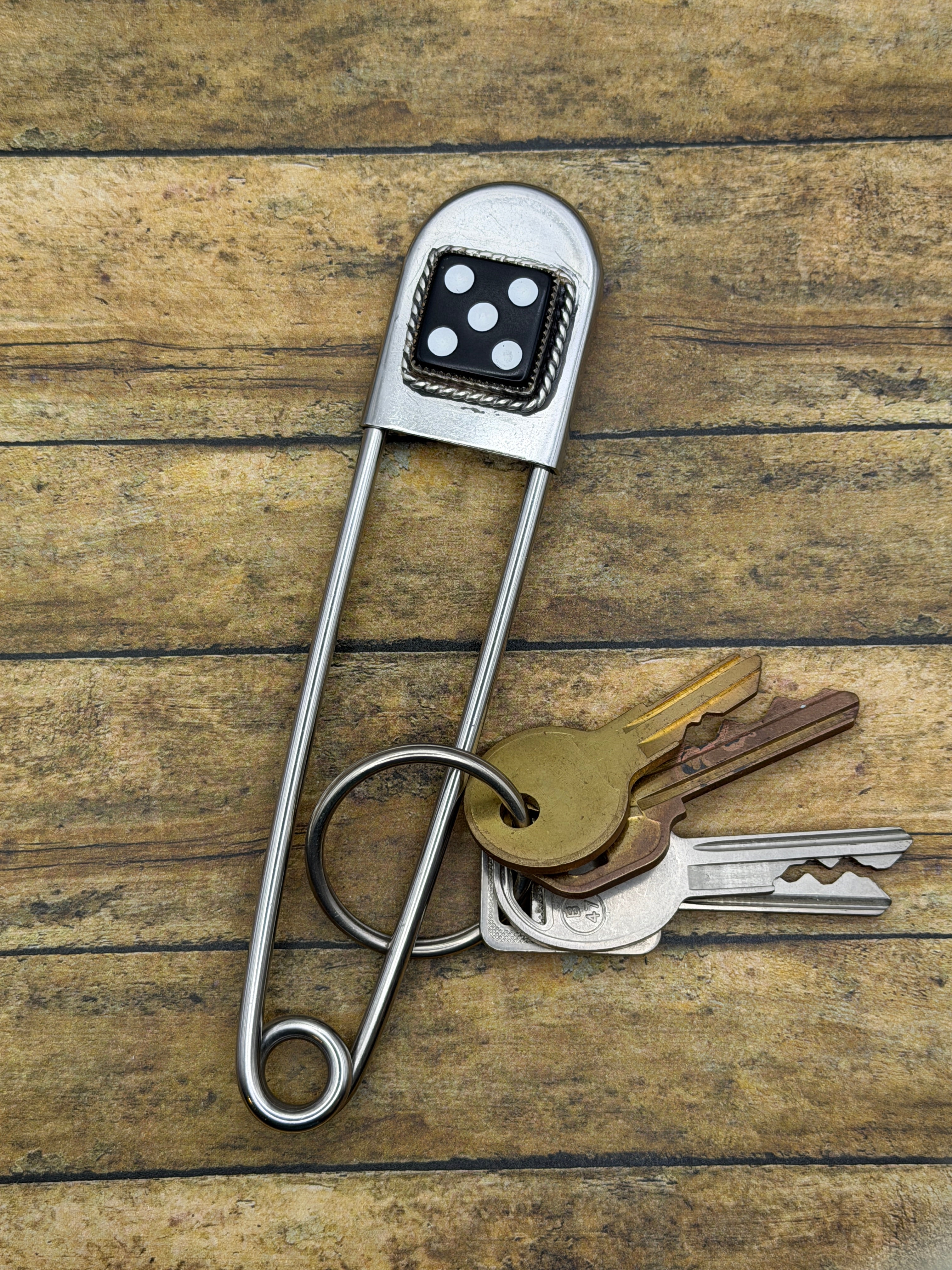 Zipper-Jumbo Safety Pin Keychain Black Dice #5