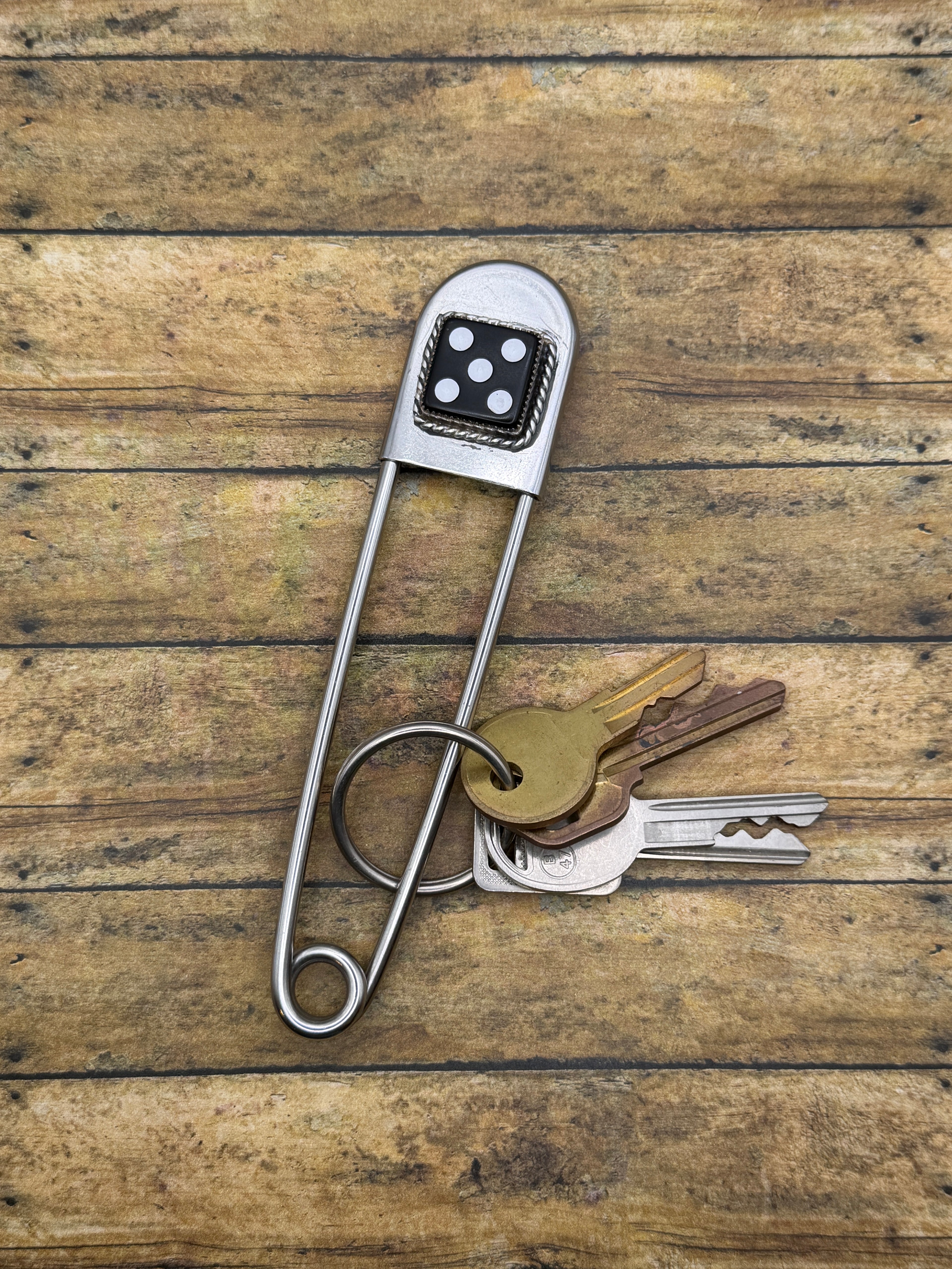 Zipper-Jumbo Safety Pin Keychain Black Dice #5