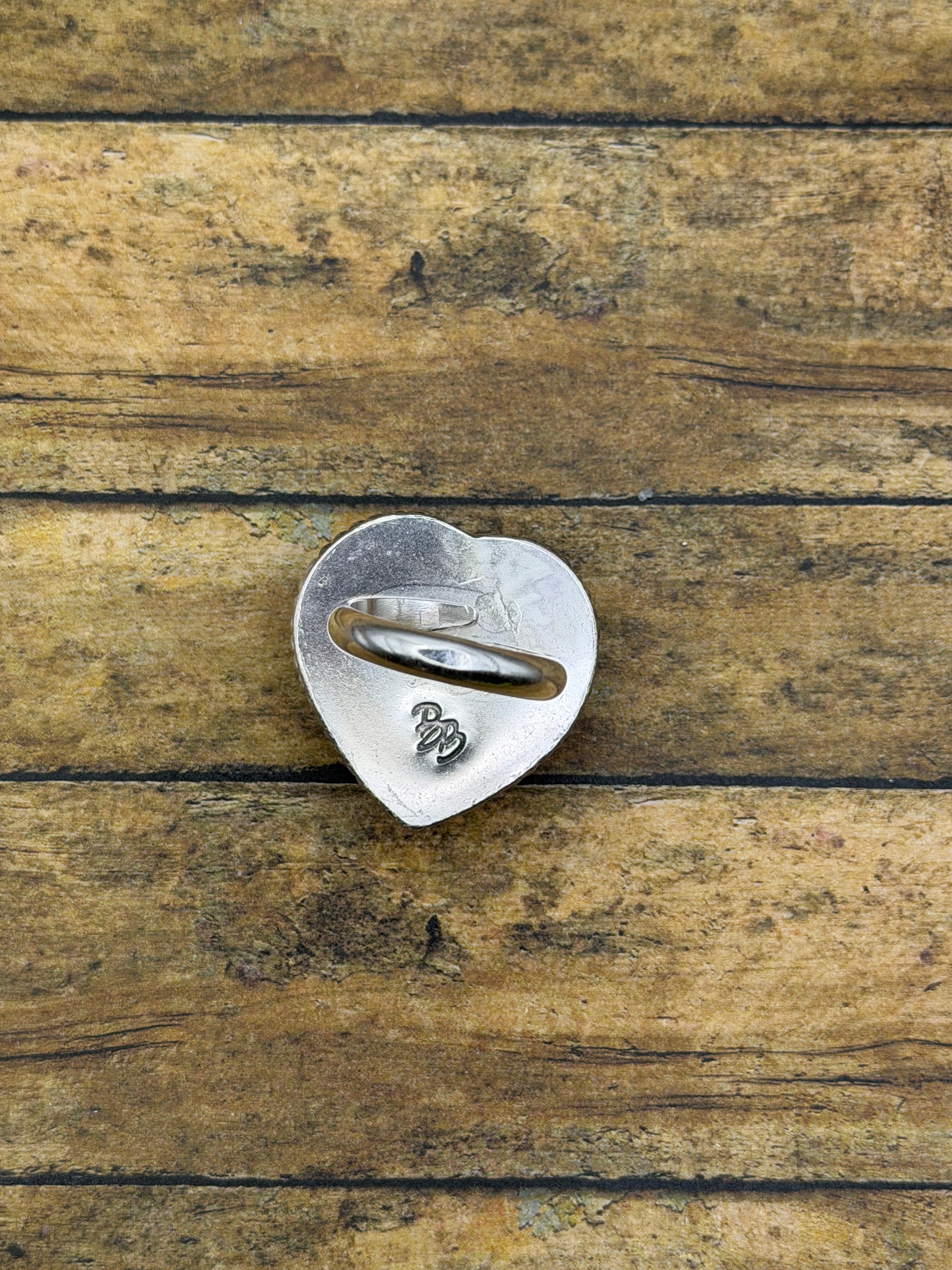 Sabina-Vintage Billiard 8-Ball Heart Ring