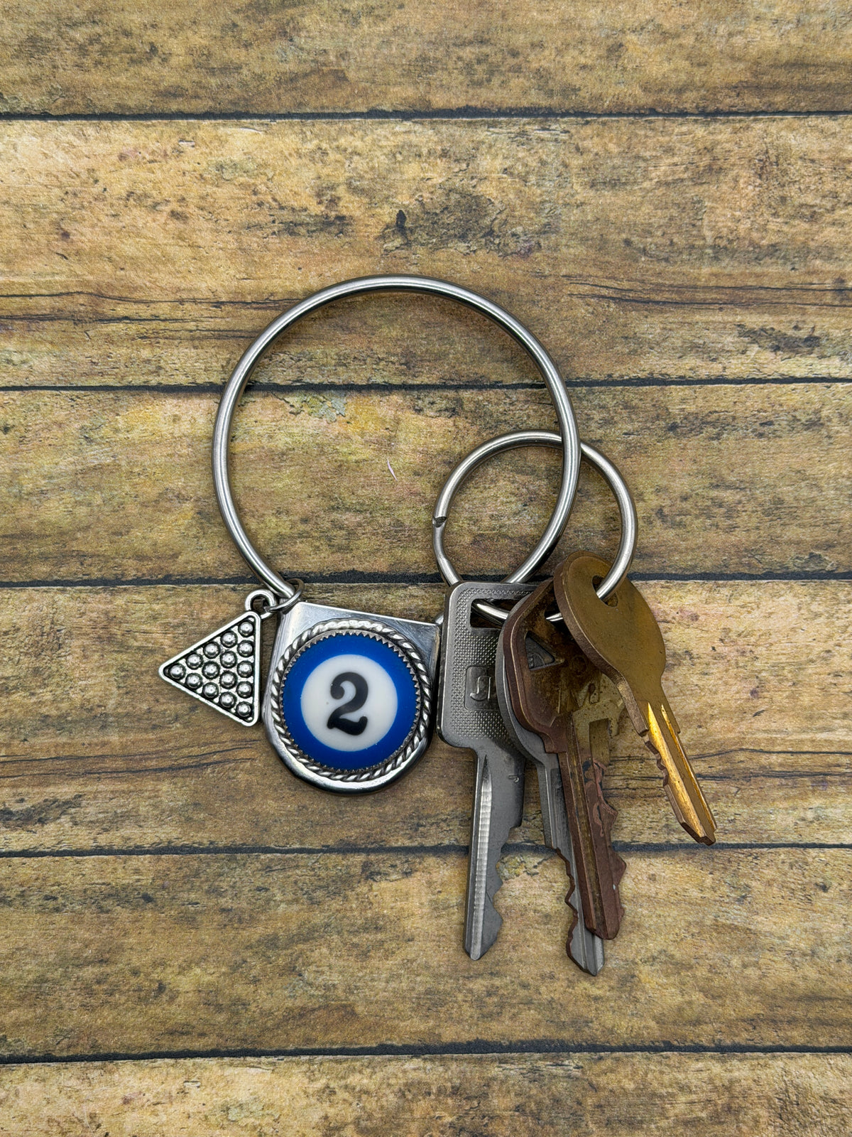 Steve – Billiard Ball #2 Round Safety Pin Keychain | Pool Style Jewelry | Rock & Roll Keyring