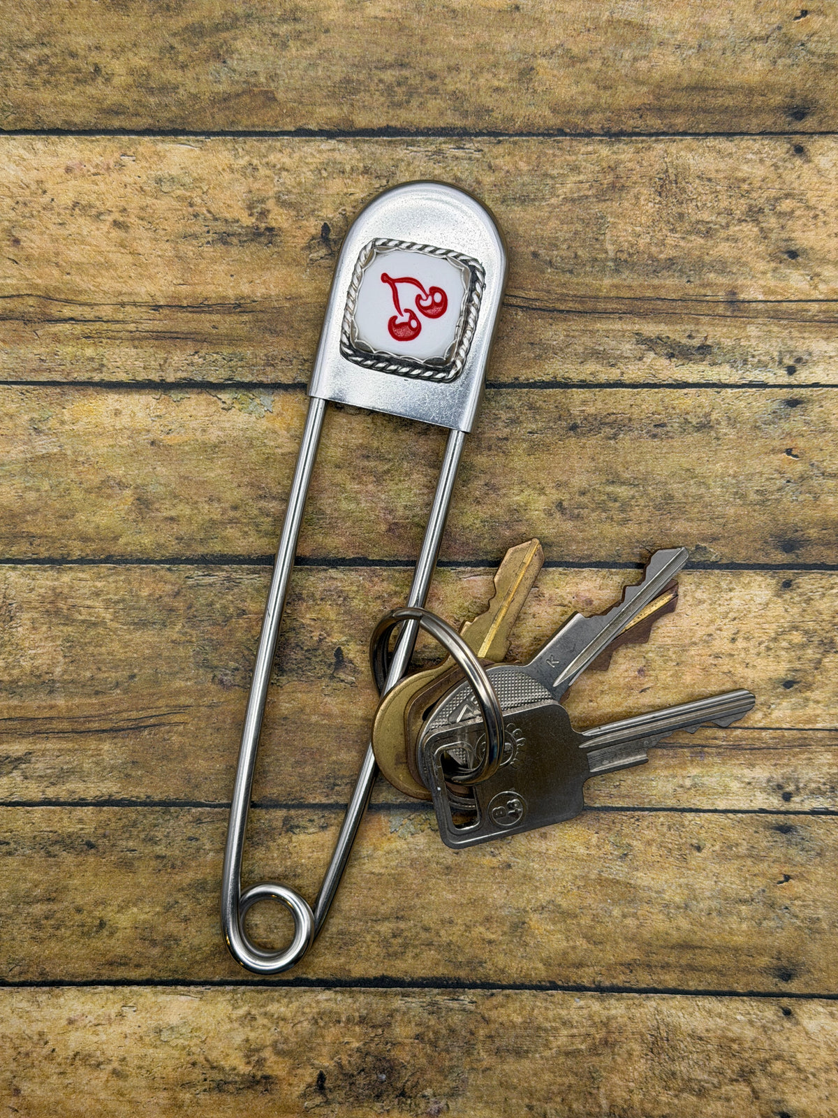 Vegas – Jumbo Safety Pin Keychain with Slot Machine Cherry Dice | Casino Accessory | Retro Vegas
