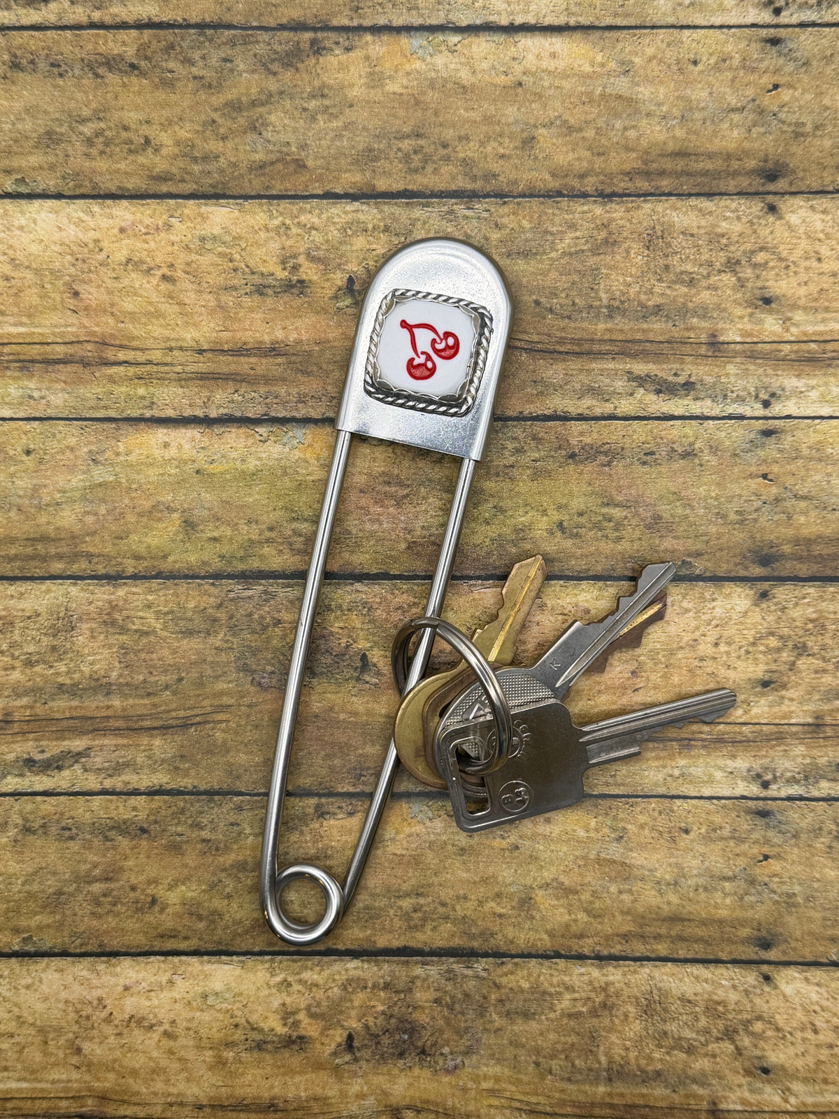 Vegas – Jumbo Safety Pin Keychain with Slot Machine Cherry Dice | Casino Accessory | Retro Vegas