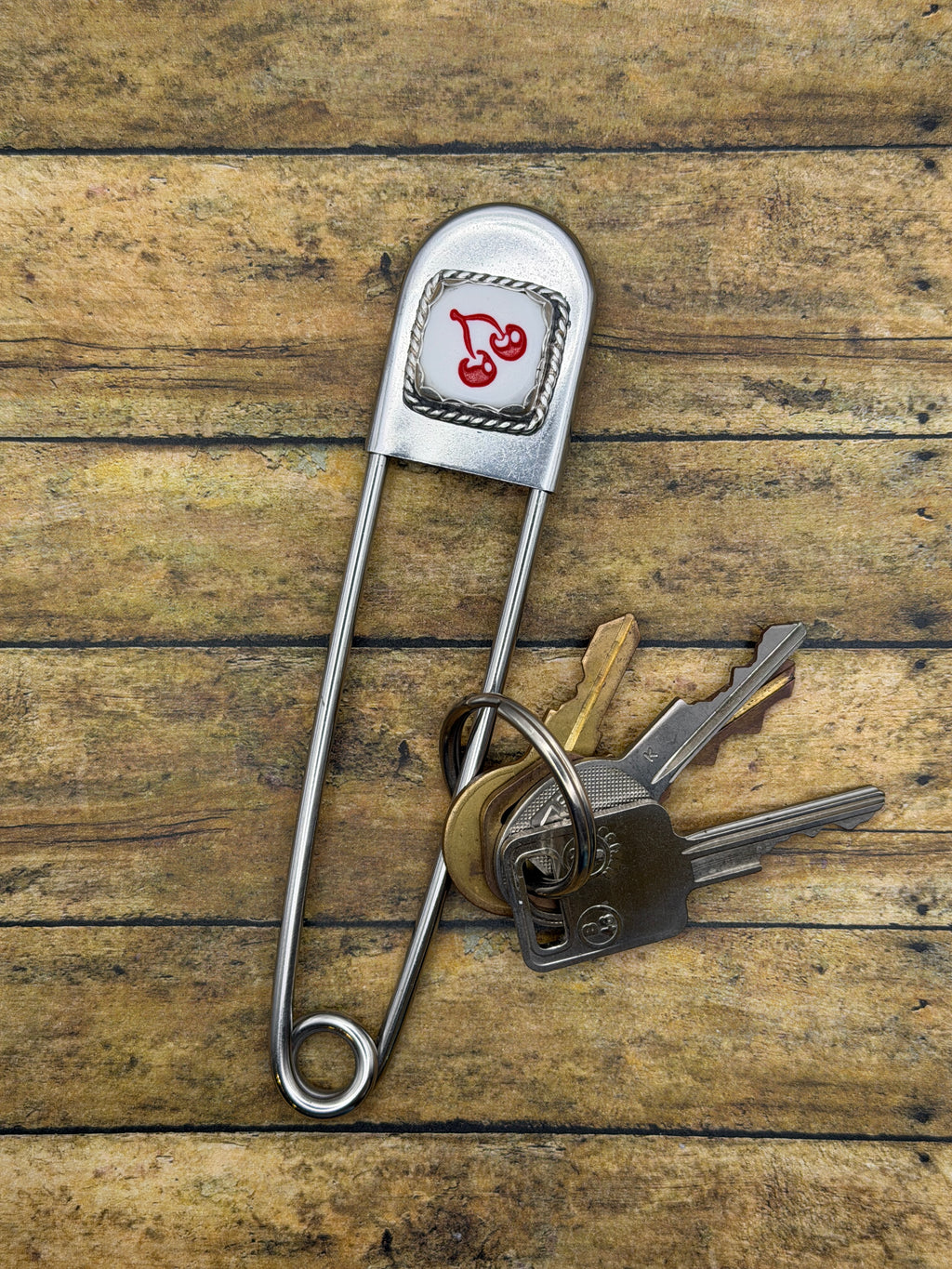 Vegas – Jumbo Safety Pin Keychain with Slot Machine Cherry Dice | Casino Accessory | Retro Vegas