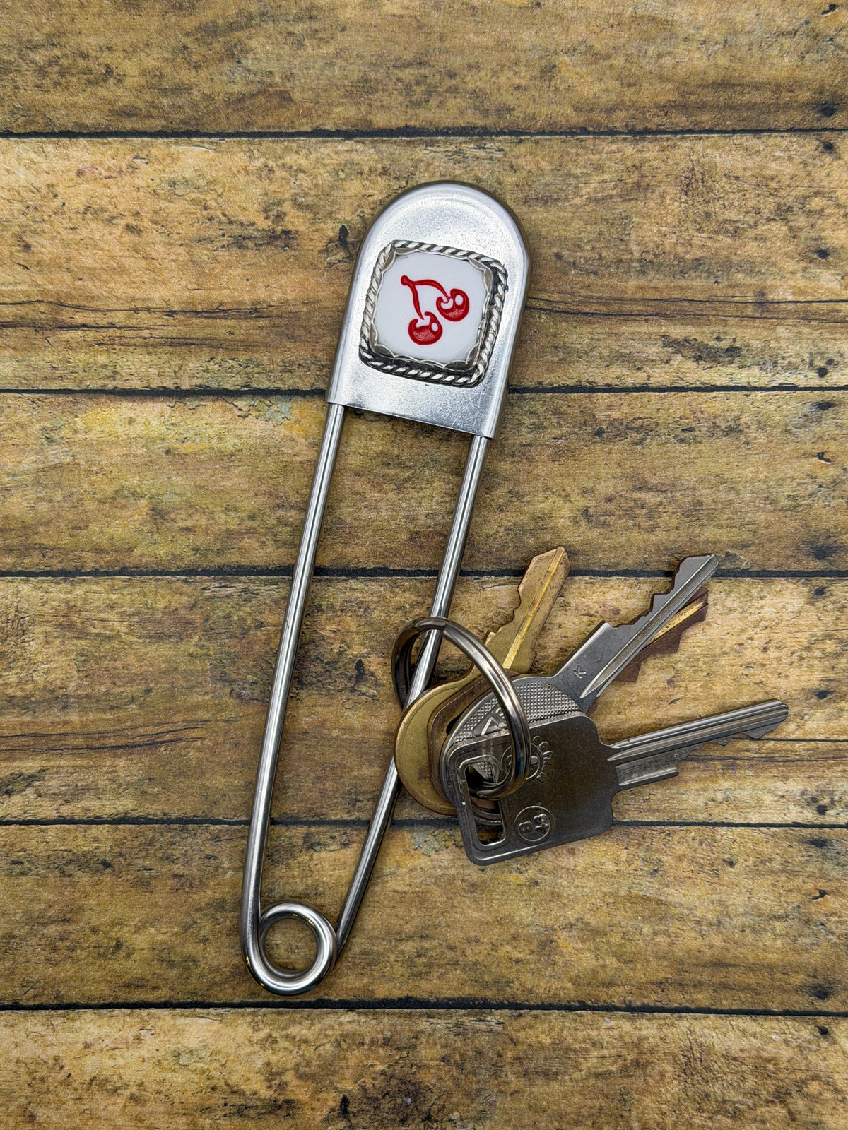 Vegas – Jumbo Safety Pin Keychain with Slot Machine Cherry Dice | Casino Accessory | Retro Vegas