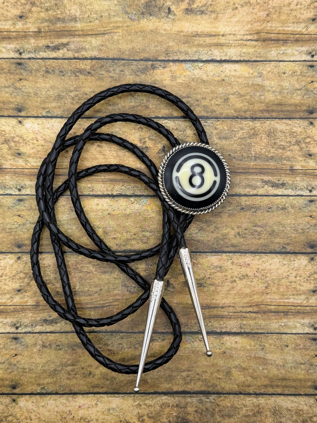 Sylvester – Retro Billiard 8-Ball Bolo Tie | Rock ’n’ Roll Western Statement Jewelry