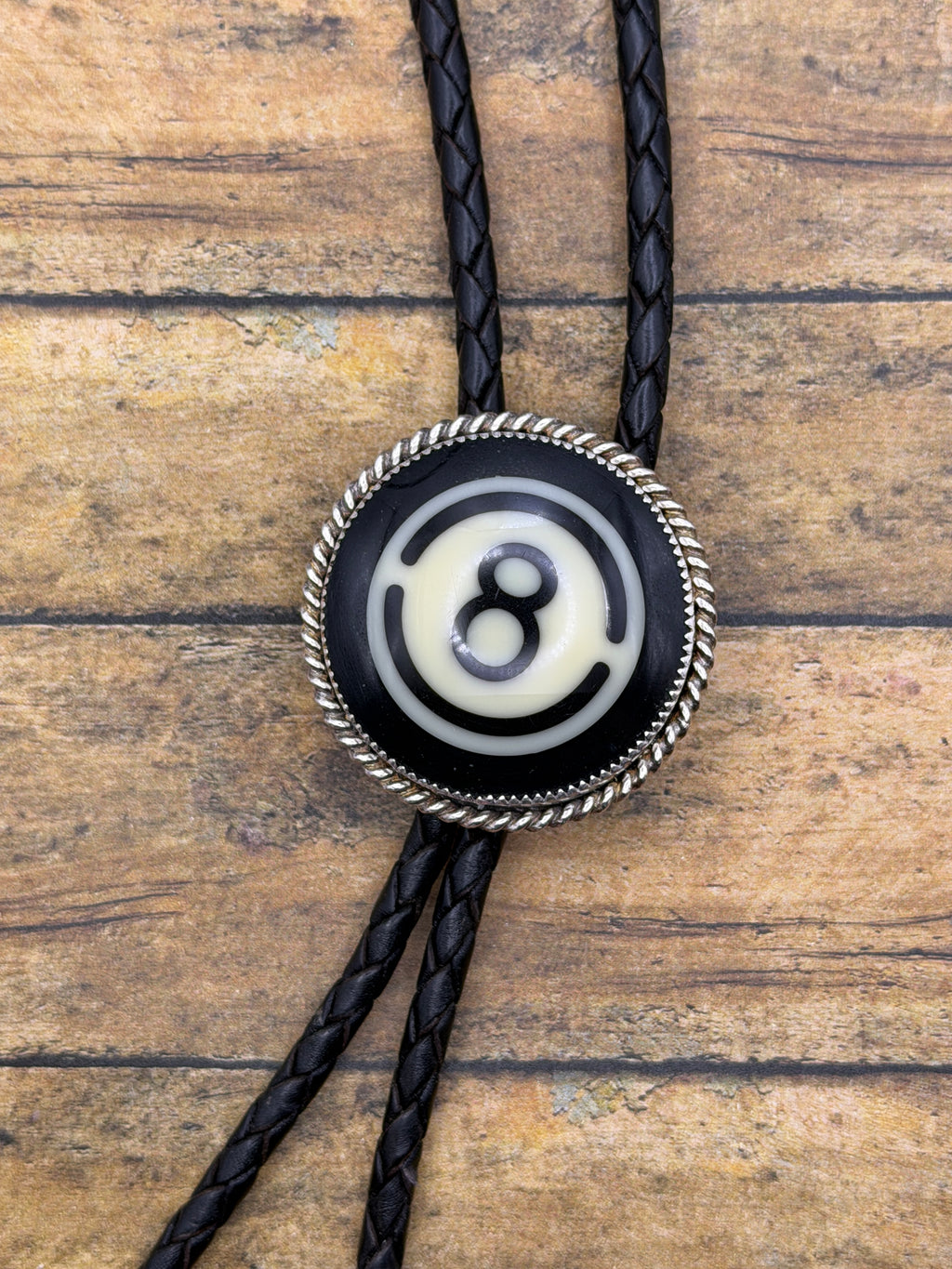 Sylvester – Retro Billiard 8-Ball Bolo Tie | Rock ’n’ Roll Western Statement Jewelry