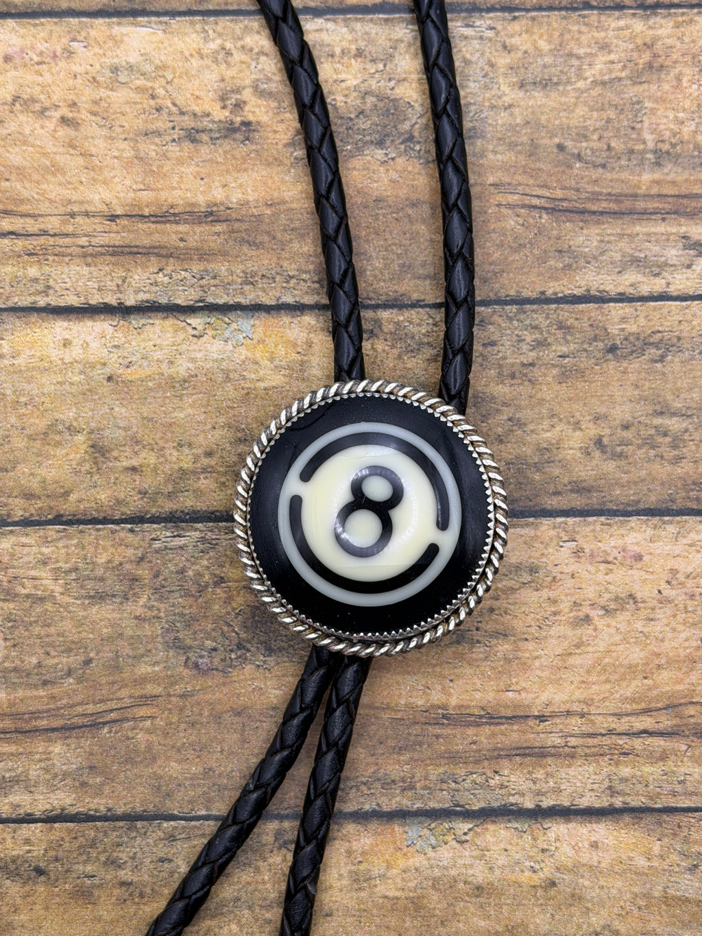 Sylvester – Retro Billiard 8-Ball Bolo Tie | Rock ’n’ Roll Western Statement Jewelry