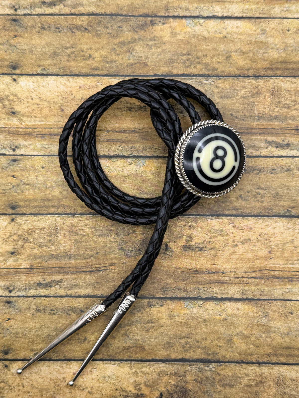 Sylvester – Retro Billiard 8-Ball Bolo Tie | Rock ’n’ Roll Western Statement Jewelry