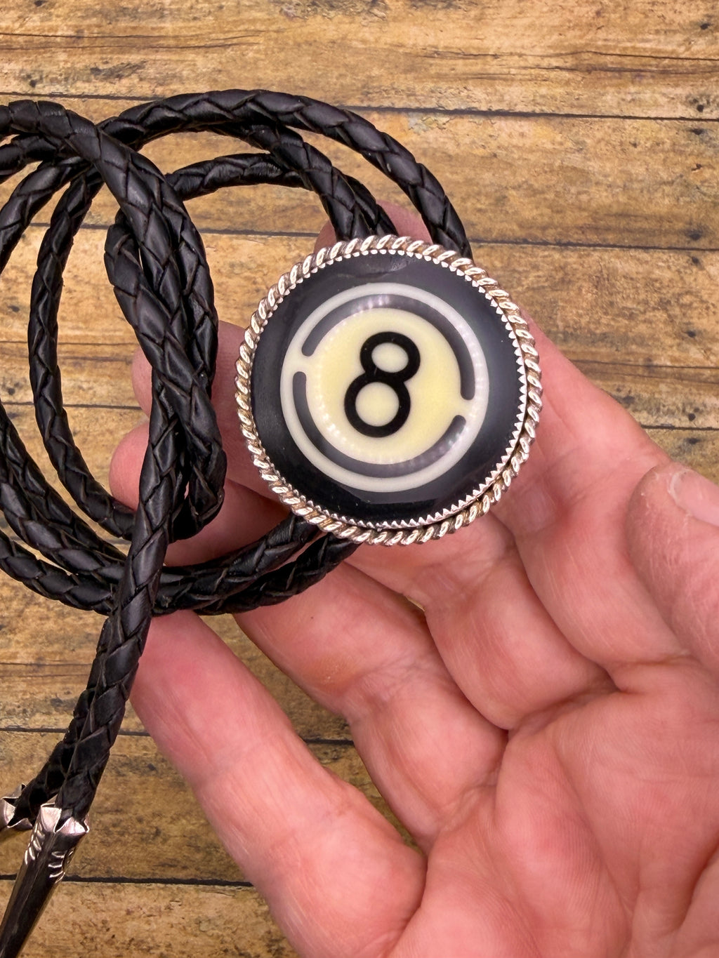 Sylvester – Retro Billiard 8-Ball Bolo Tie | Rock ’n’ Roll Western Statement Jewelry