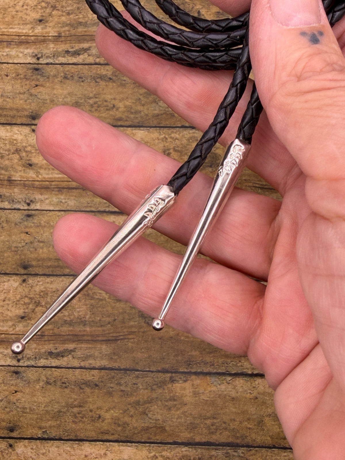Sylvester – Retro Billiard 8-Ball Bolo Tie | Rock ’n’ Roll Western Statement Jewelry