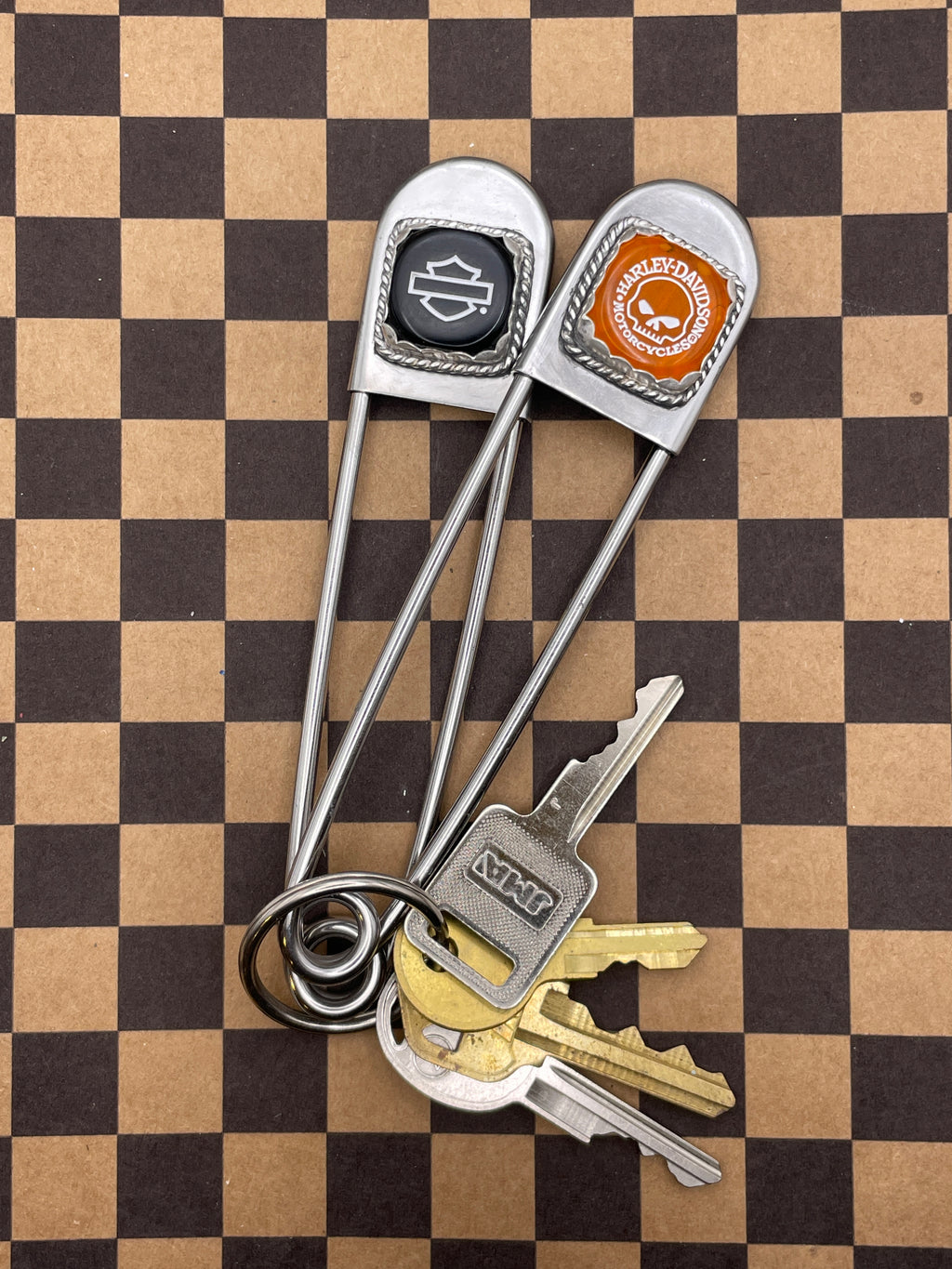 Harley-Jumbo Safety Pin Keychain with Harley Davidson Dice