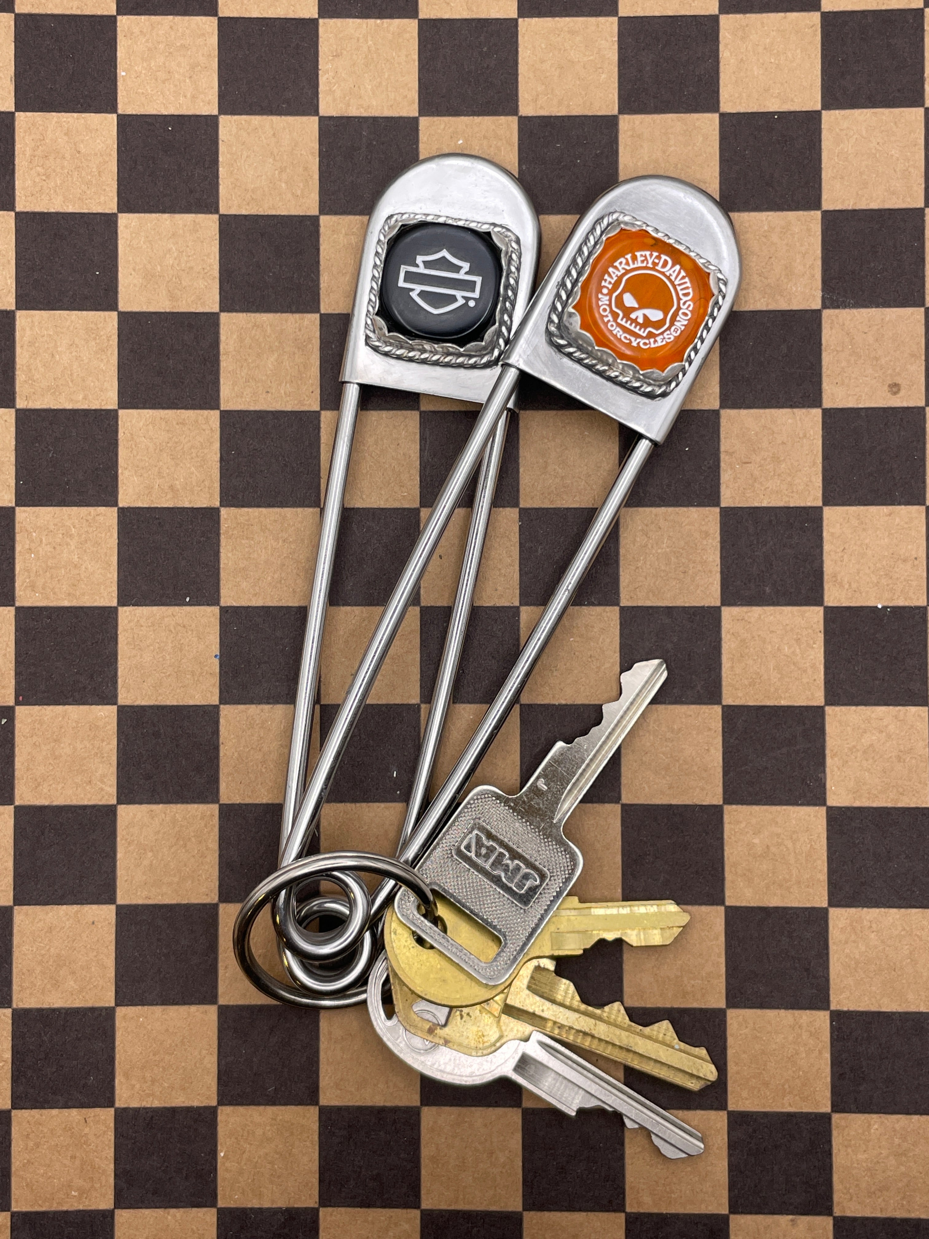 Harley-Jumbo Safety Pin Keychain with Harley Davidson Dice