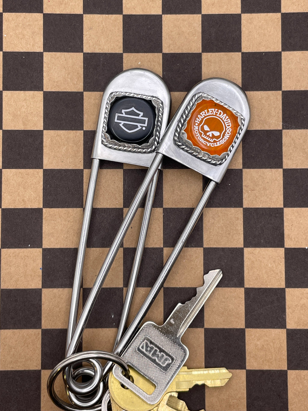 Harley-Jumbo Safety Pin Keychain with Harley Davidson Dice