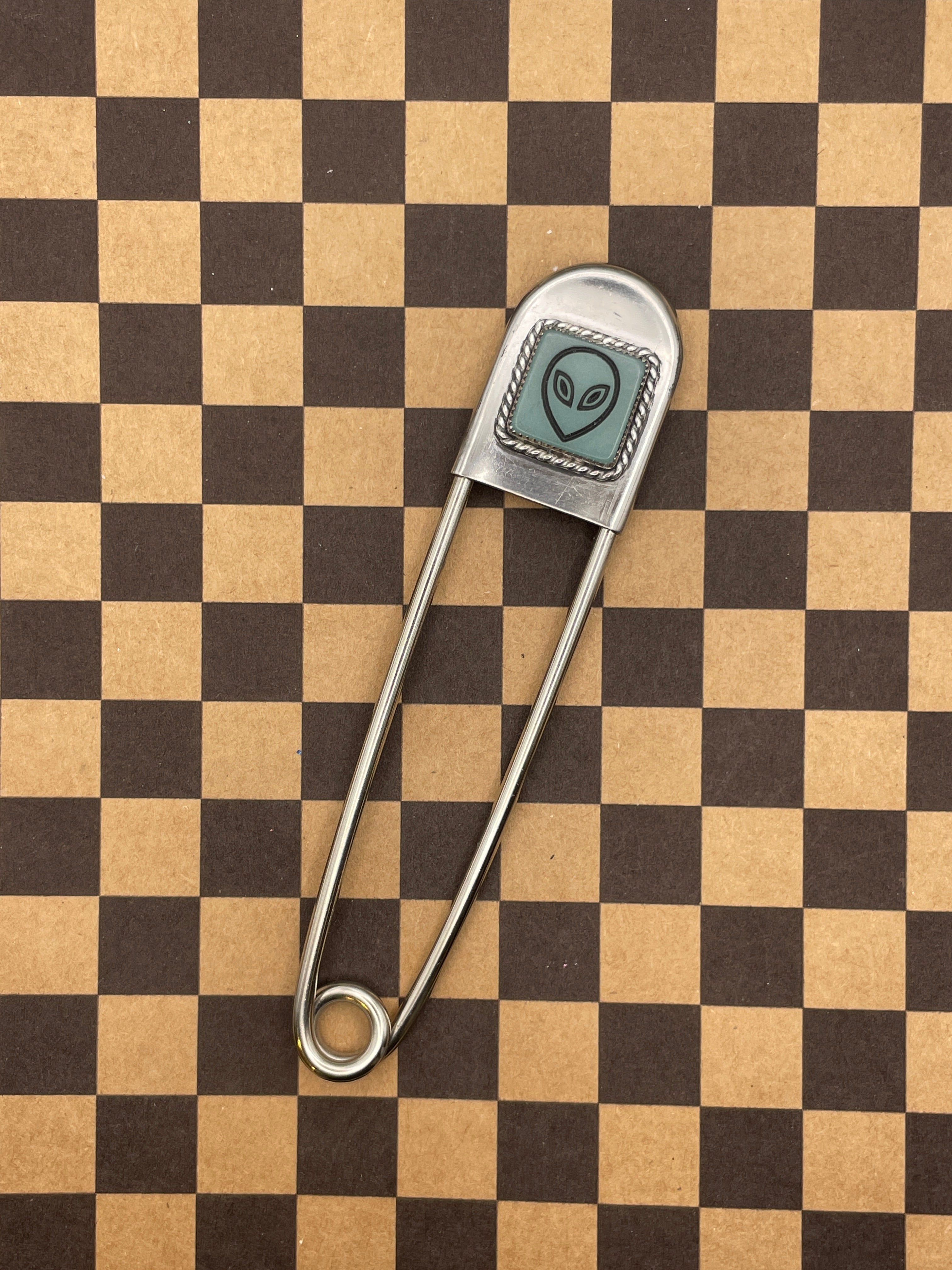 Tucker-Jumbo Safety Pin Keychain Alien Dice