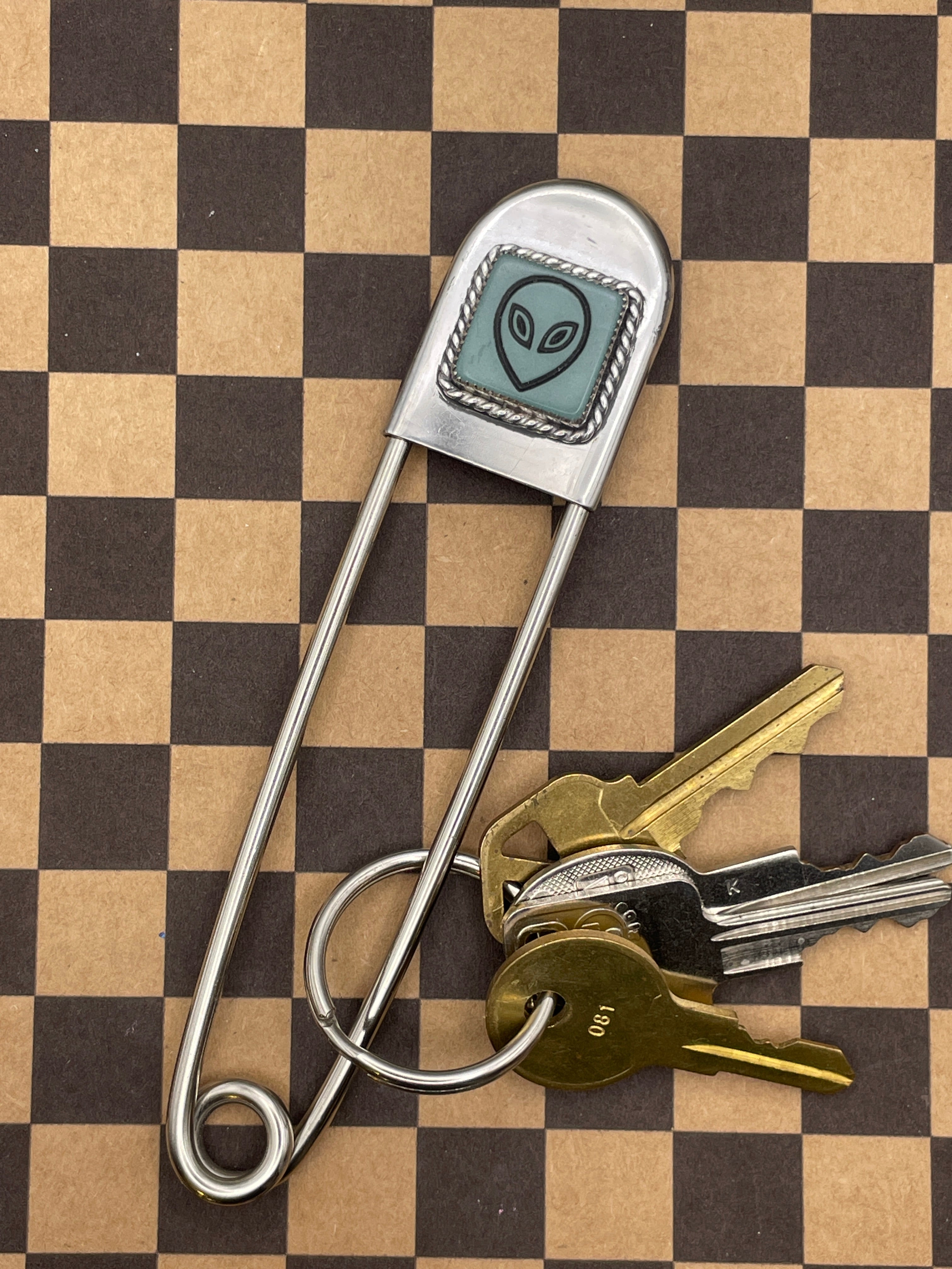 Tucker-Jumbo Safety Pin Keychain Alien Dice