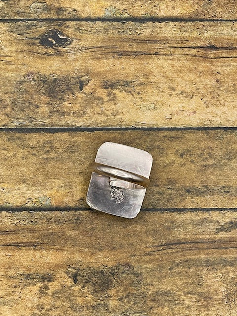 Lance-Onyx Playing Card Ring