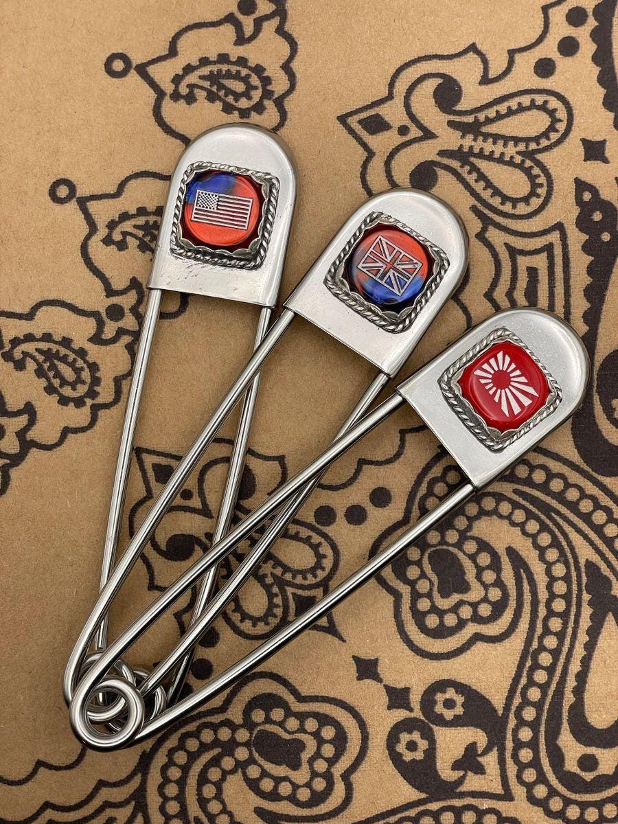 Zaber-Jumbo Safety Pin Keychain with Flag Dice