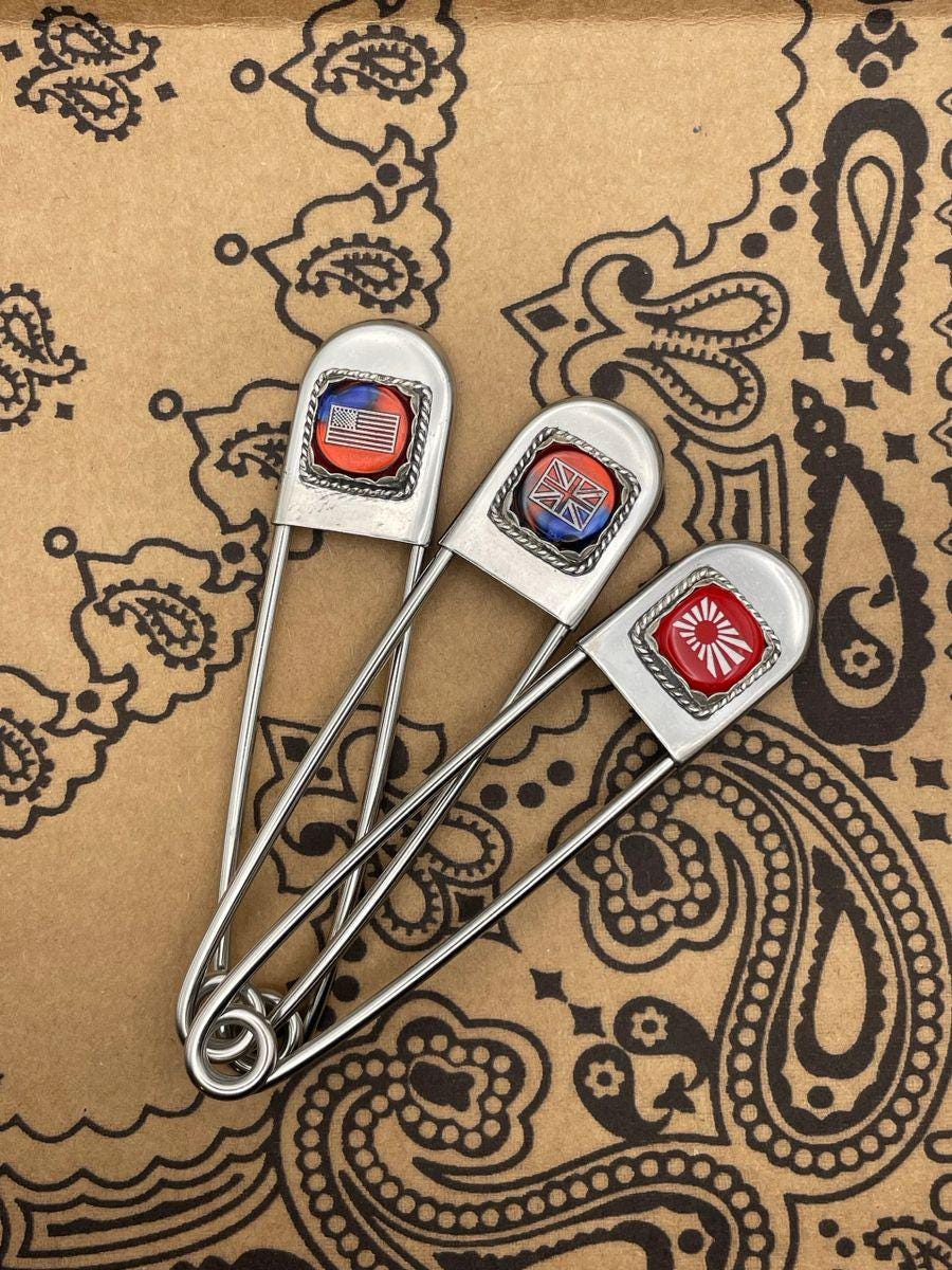 Zaber-Jumbo Safety Pin Keychain with Flag Dice