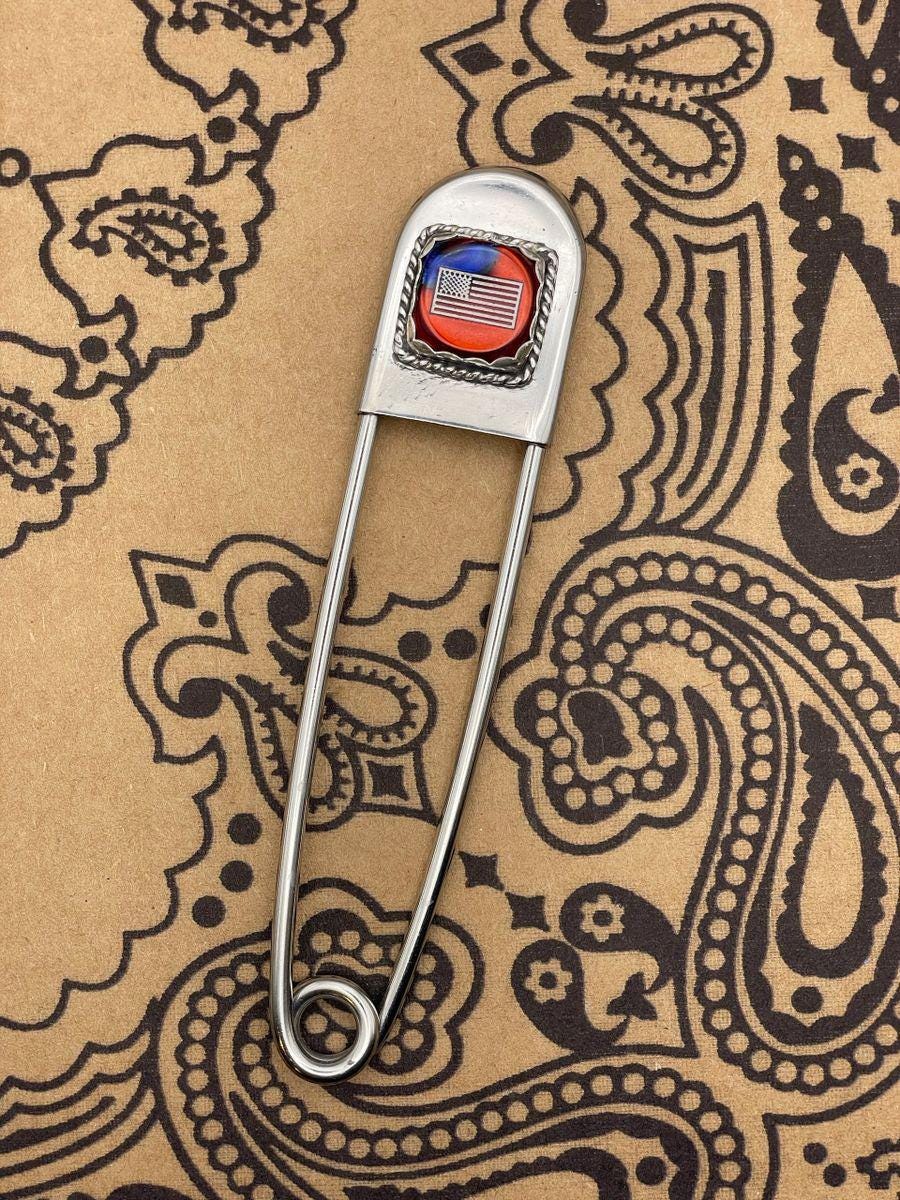 Zaber-Jumbo Safety Pin Keychain with Flag Dice