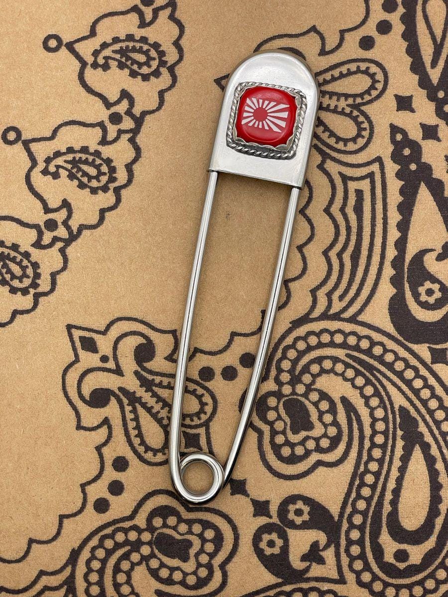 Zaber-Jumbo Safety Pin Keychain with Flag Dice
