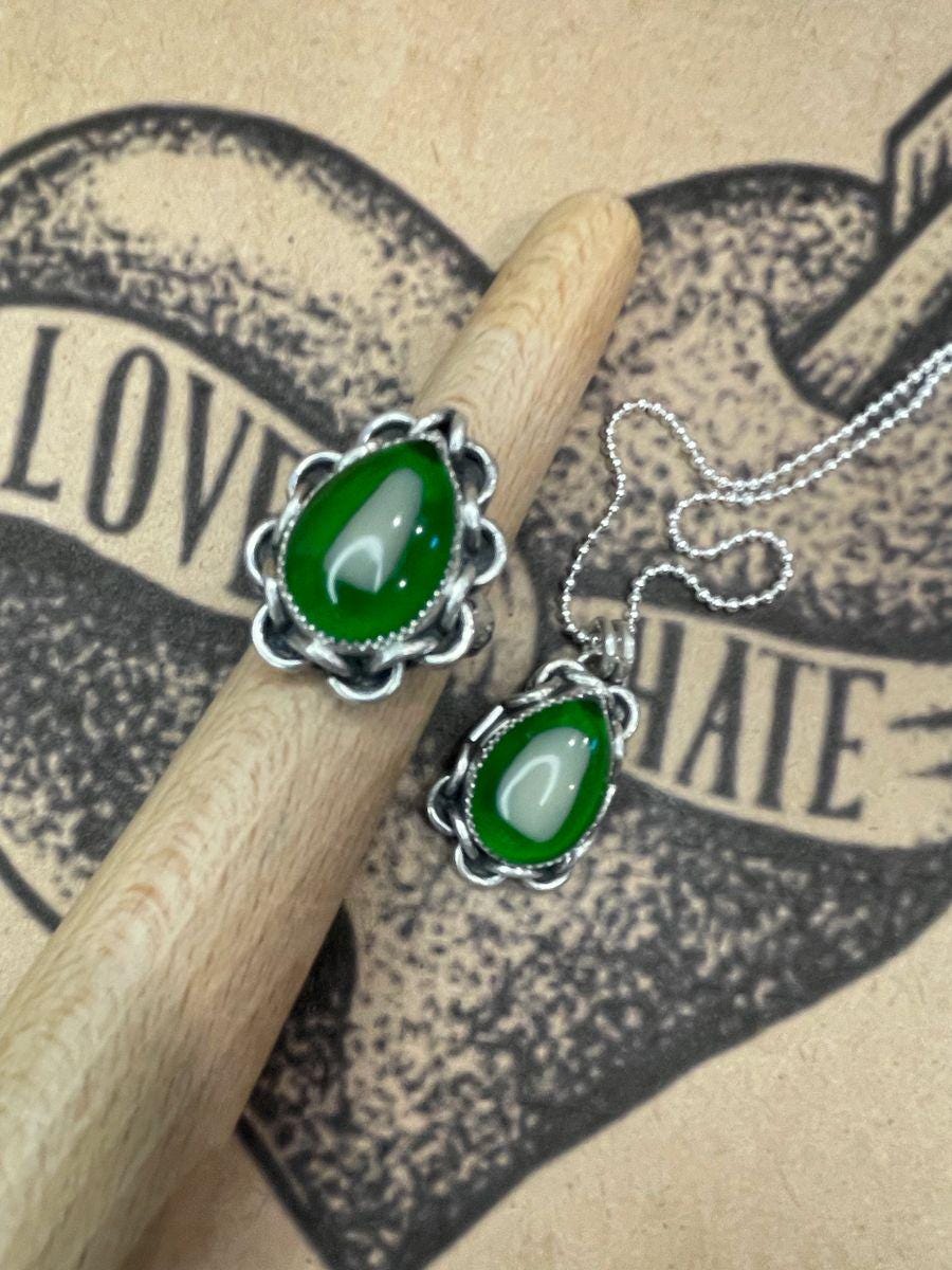Yona-Tooth in Green Resin with Chain Detail Pendant