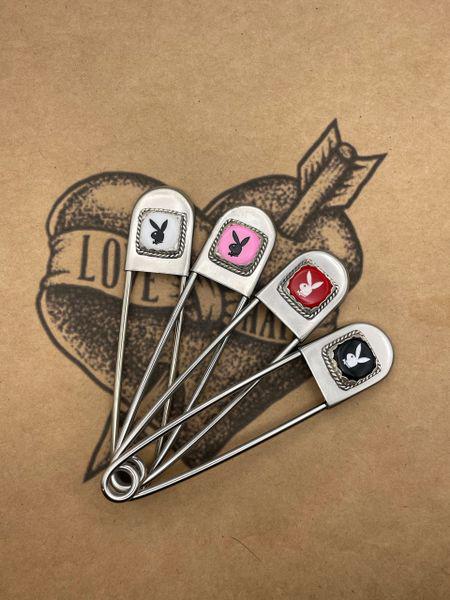 Piper-Jumbo Safety Pin with Black Playboy Dice