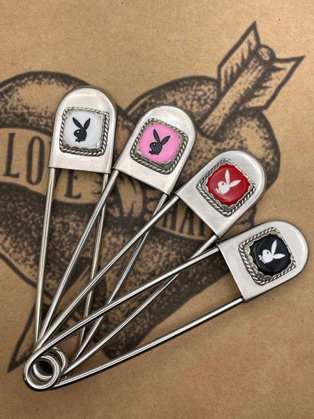 Piper-Jumbo Safety Pin with Black Playboy Dice
