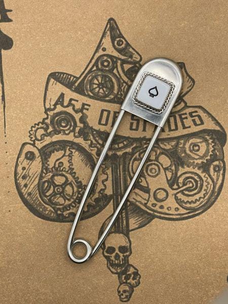 Lloyd-Jumbo Safety Pin with Spade Poker Dice